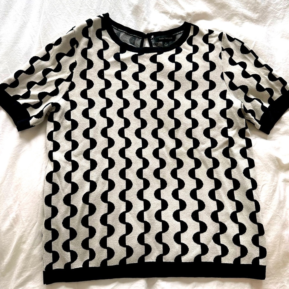 Ann Taylor Top! Great Design and quality